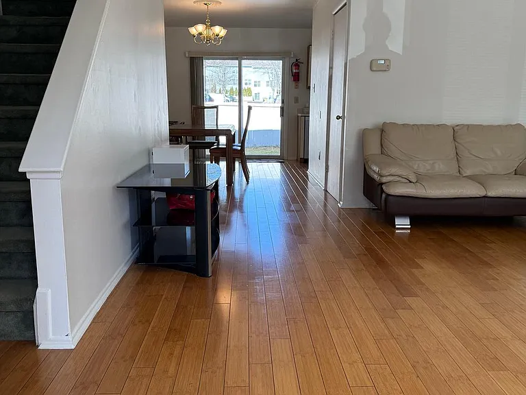 98 William Patterson Ct — Photo 2