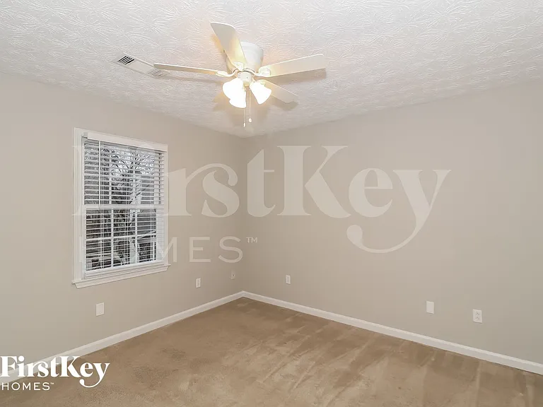 2117 Gatwick Dr — Photo 9