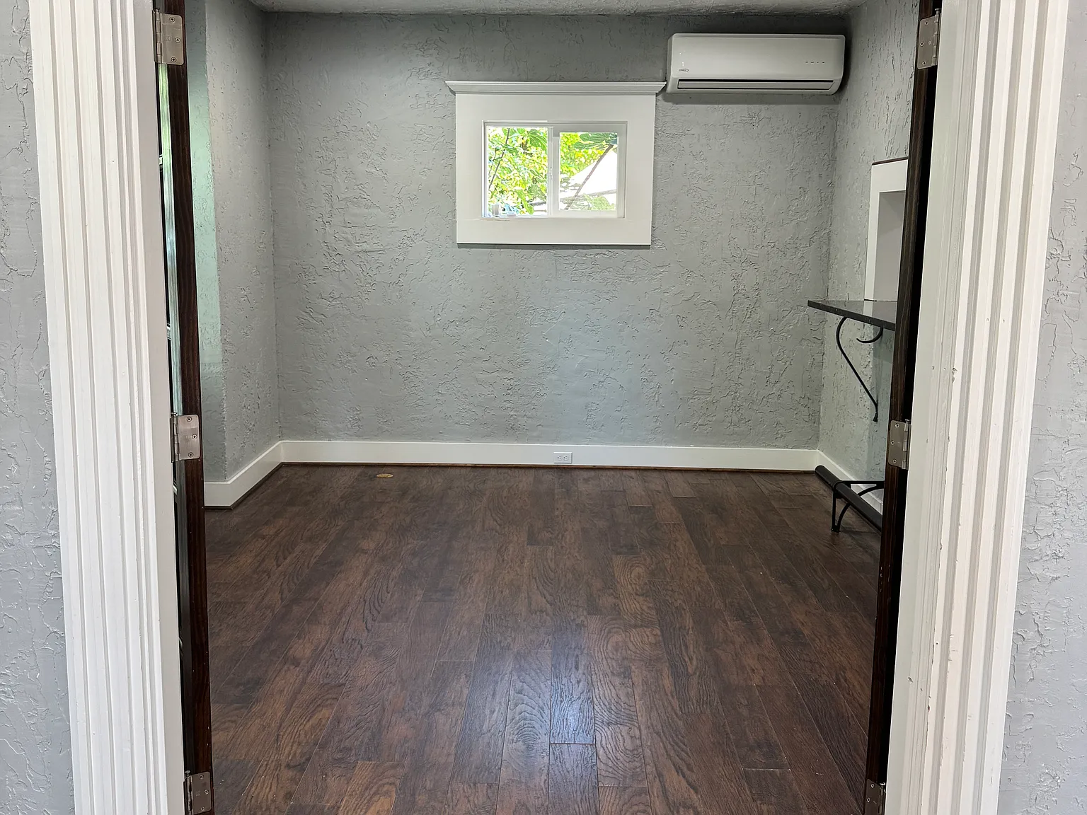 5 bed, 2200 sqft, $3,850 — Photo 4