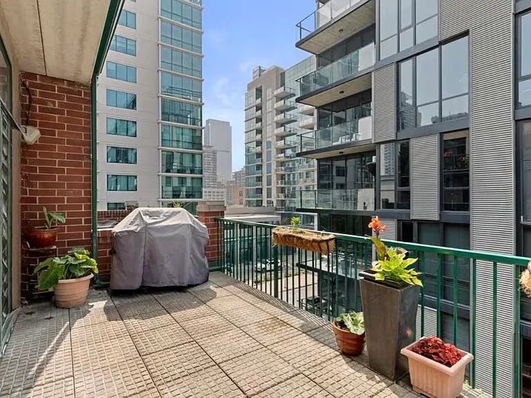 841 W Monroe St #4B — Photo 14