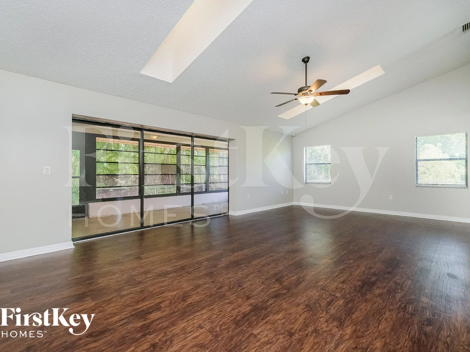 3 bed, 2.0 bath, 1573 sqft, $2,385 — Photo 2