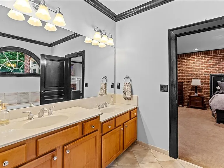 5512 Glenridge Dr #K — Photo 33