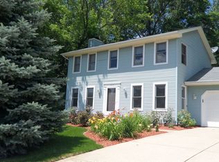 213 Glen Eagle Dr NE, Rockford, MI 49341