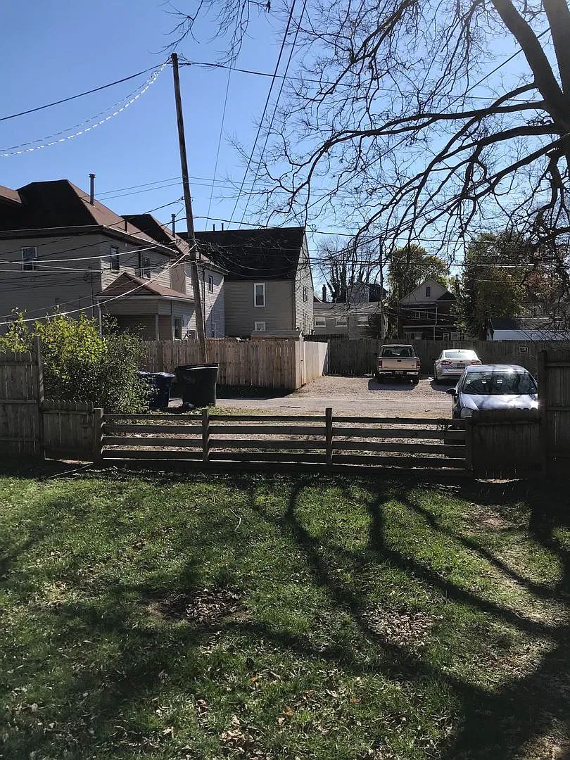 31-33 E. Blake Ave. — Photo 4