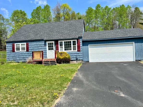 12 Gregory St, Saranac, NY 12981