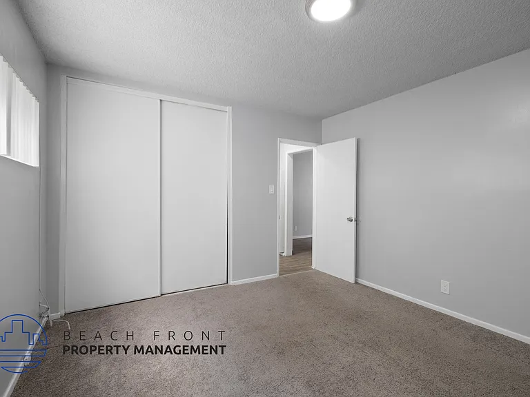 745-747 Venice Way — Photo 6
