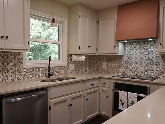 2nd image of 106 Pinecrest Loop