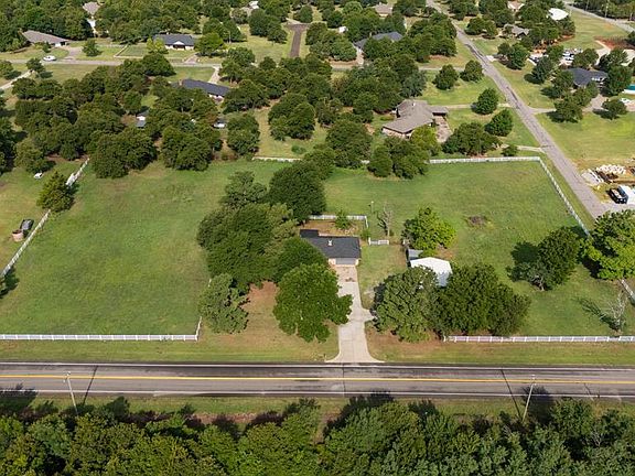 4th image of 1001 S Sara Rd