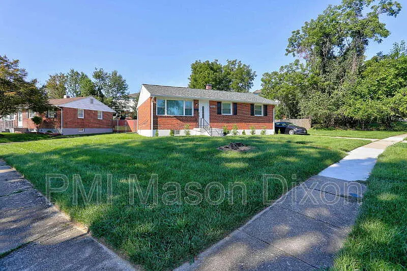 3 bed, 2.0 bath, 2080 sqft, $3,050 — Photo 2