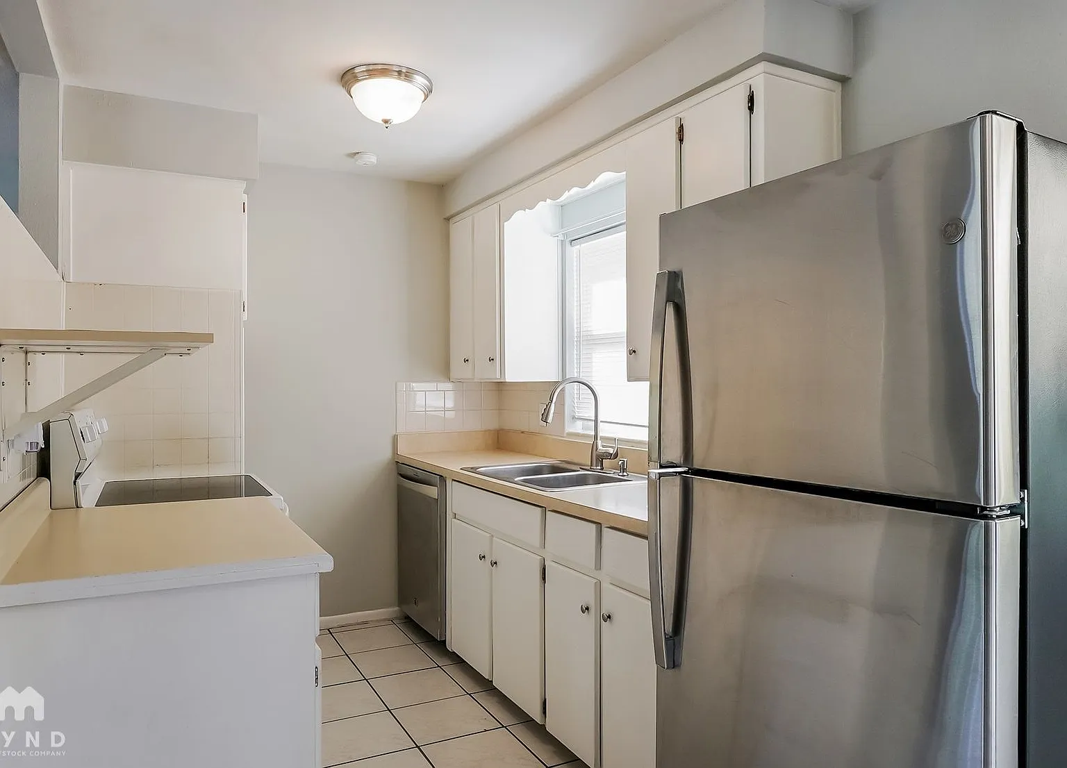 3 bed, 1.0 bath, 1021 sqft, $1,780 — Photo 3