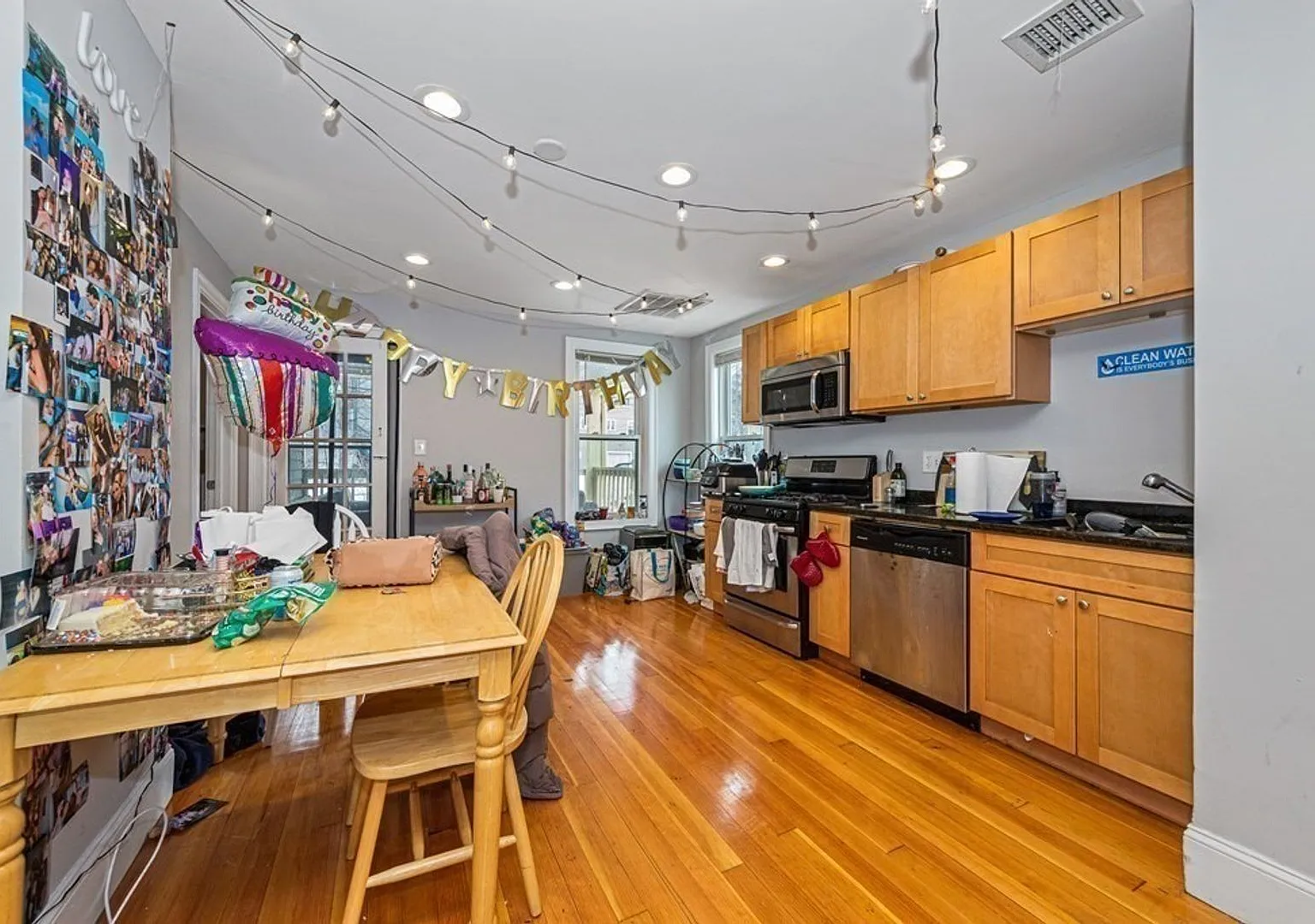 Central Location in Mission Hill. Massive Unit. — Photo 2