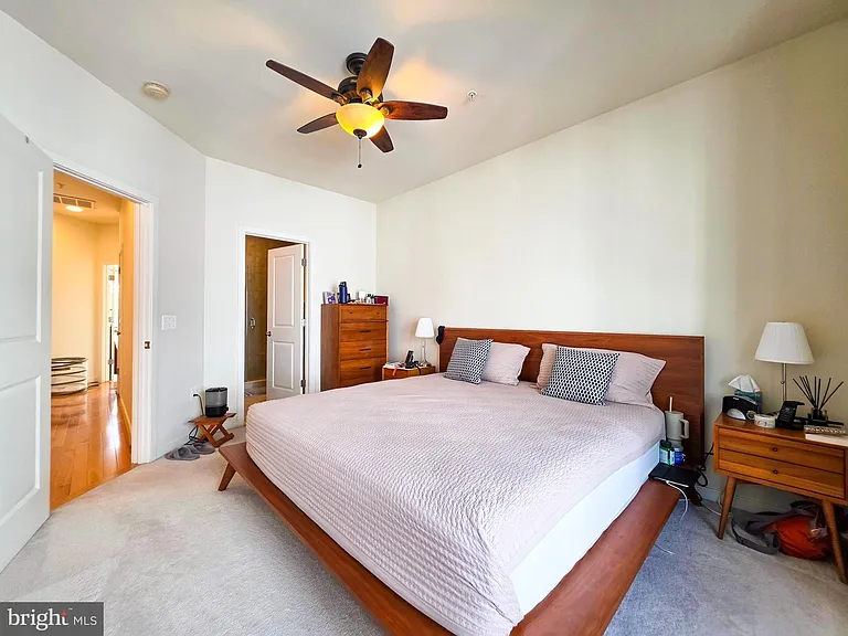729 N Alfred St — Photo 14