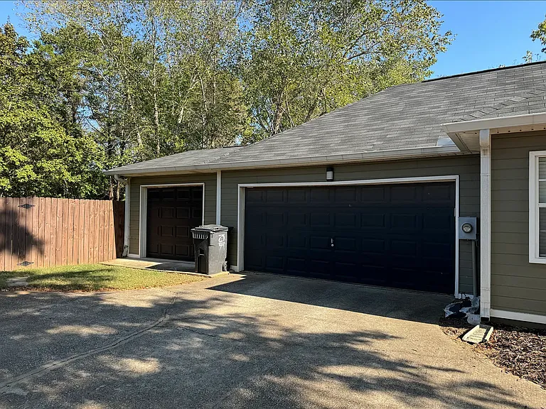 108 E Stonehaven Cir — Photo 3