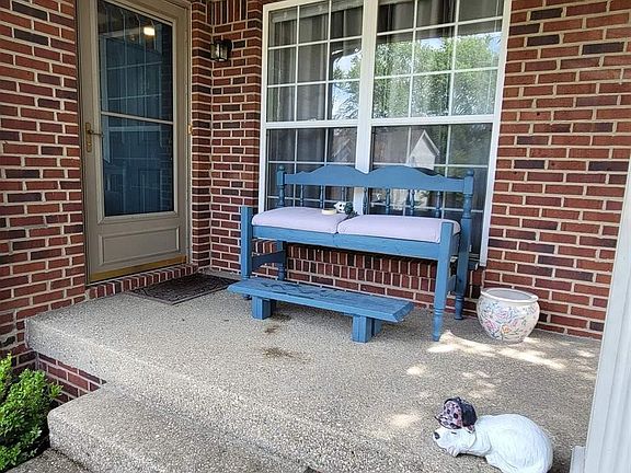 3rd image of 208 Woodfield Cir