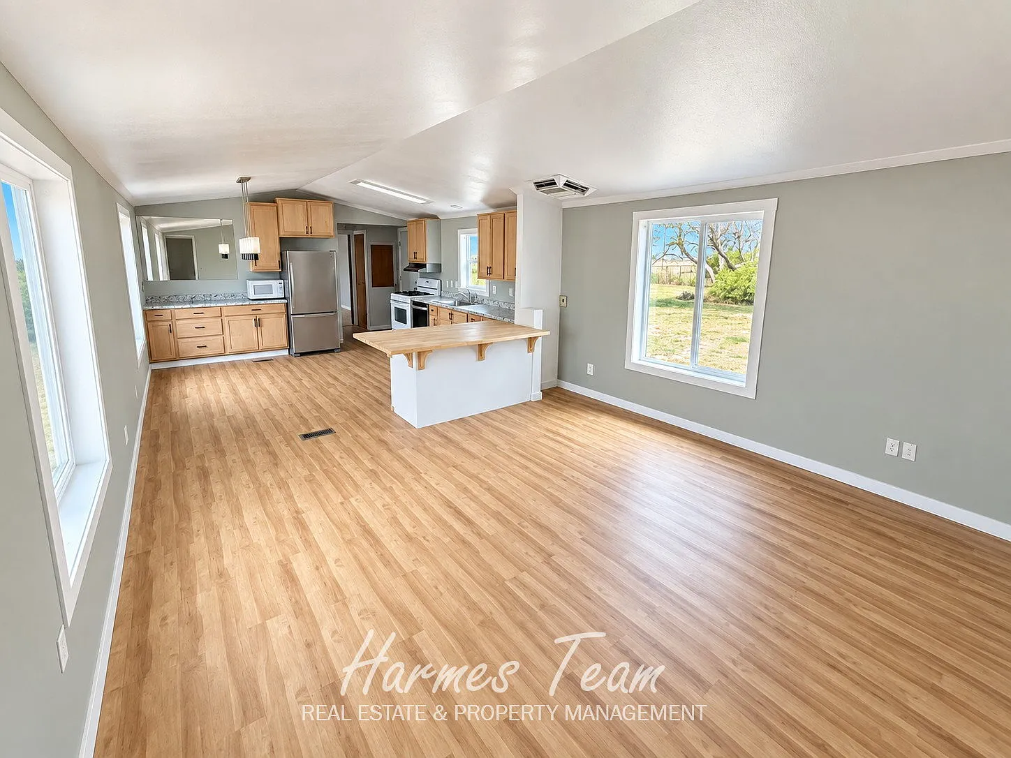 3 bed, 2.0 bath, 1216 sqft, $2,750 — Photo 4