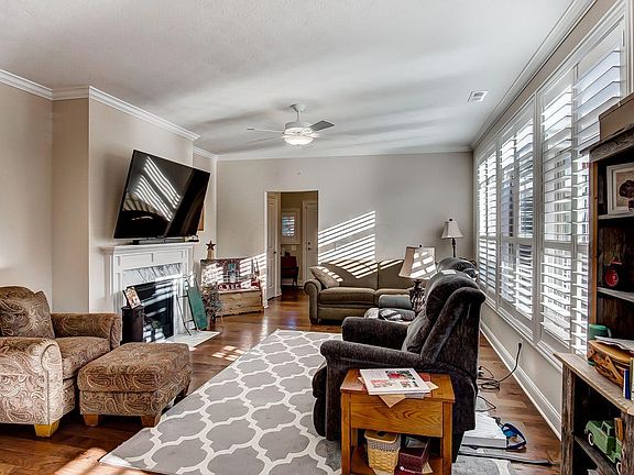 4th image of 2637 Gardenview Loop