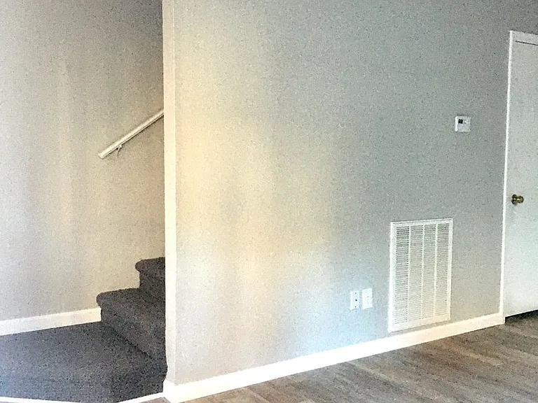 1346 Campbell St — Photo 2