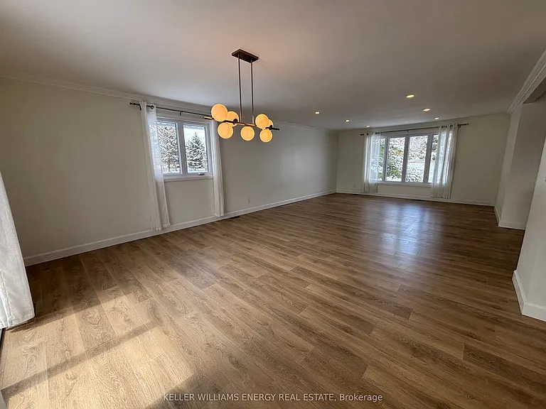 497 Wellington Main St — Photo 13