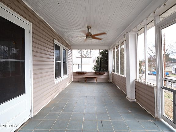 3rd image of 304 W Lincoln Rd