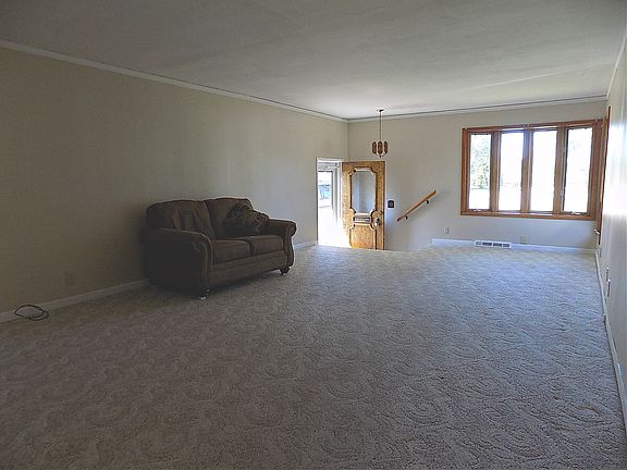 5th image of 14 Saratoga Ln