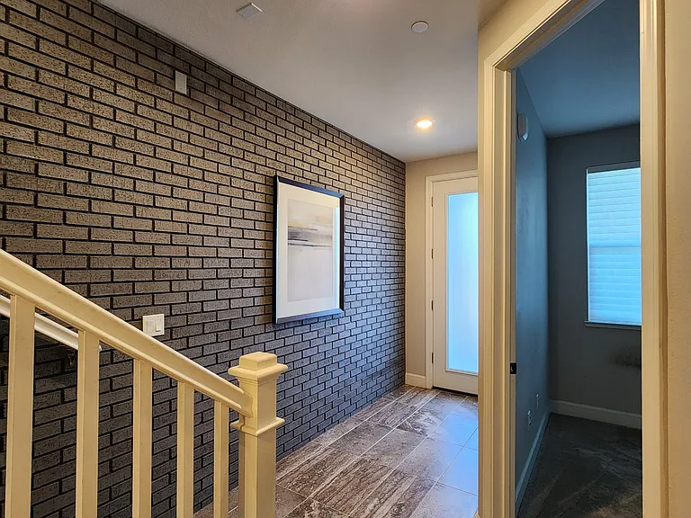 1098 California Cir — Photo 2