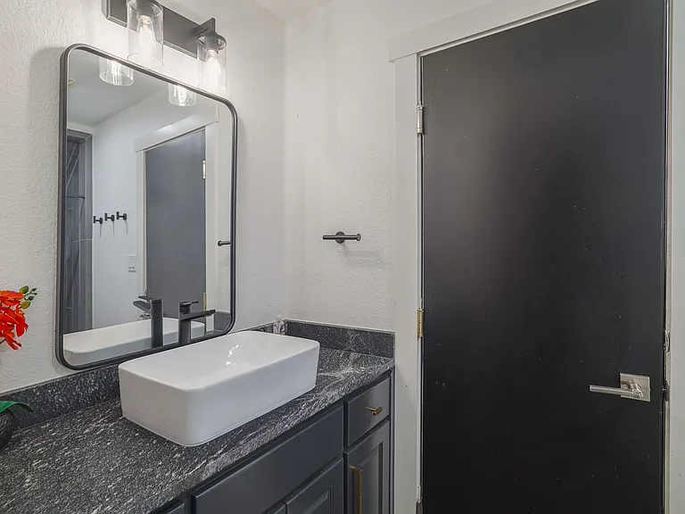1128 Thurman Bluff Dr — Photo 47