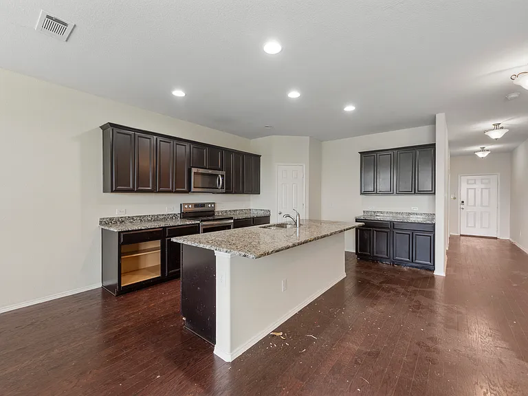 2239 Heaton St — Photo 2