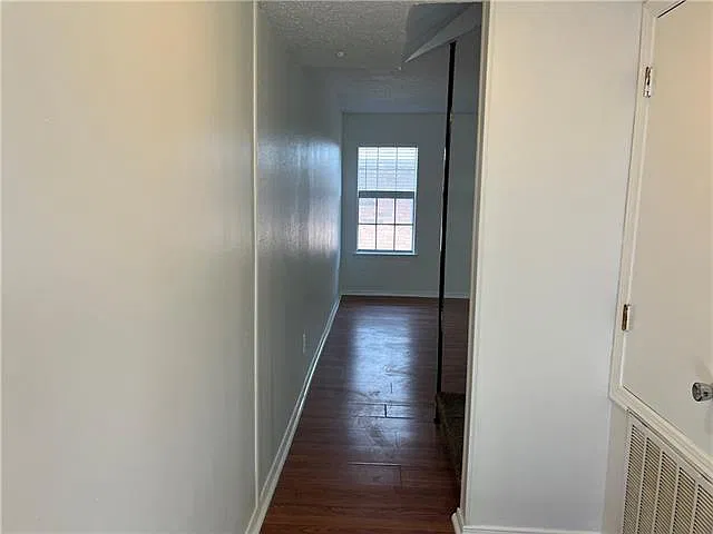 2 bed, 1.5 bath, 1200 sqft, $1,250 — Photo 2
