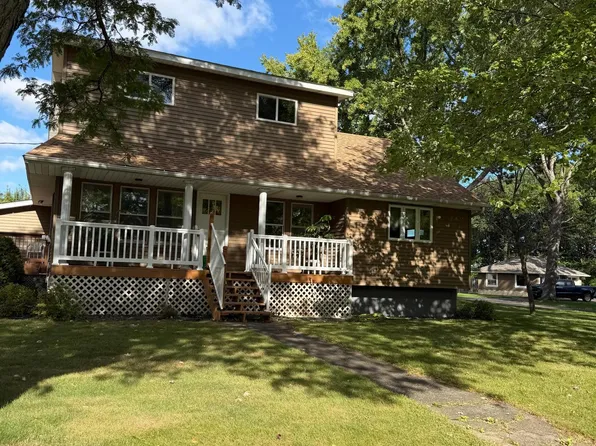 11800 Oak St, Chisago City, MN 55013