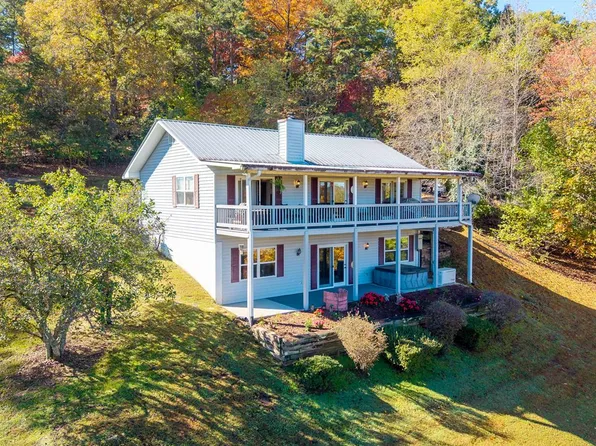 149 White Oak Dr, Warne, NC 28909