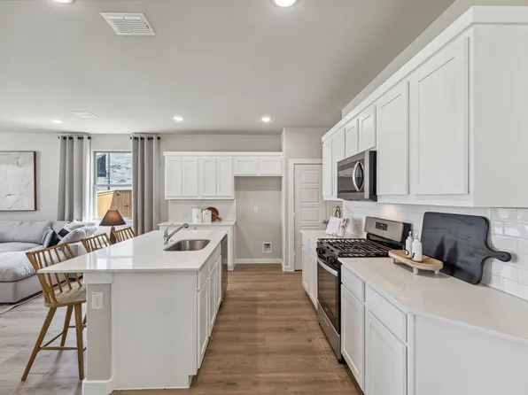 405 Rockstream Dr, Lavon, TX 75166