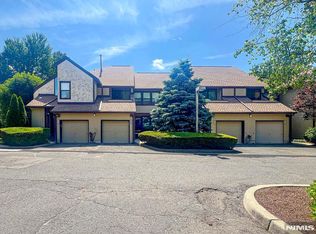 204 River Oaks Dr, Rutherford, NJ 07070