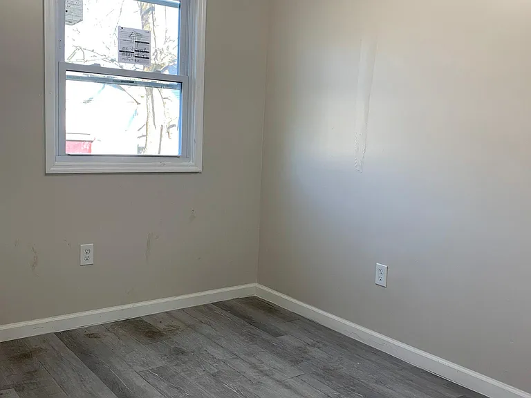 119 1st Ave — Photo 5
