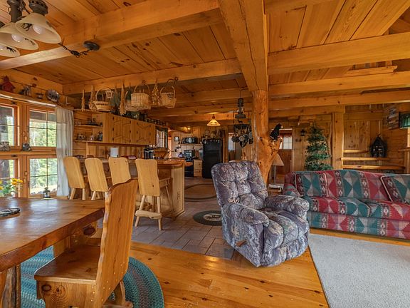 5th image of 1350 Spectacle Lake Ln