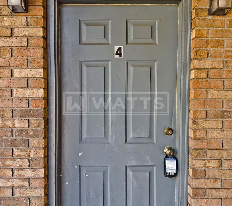 1143 14th Ave S