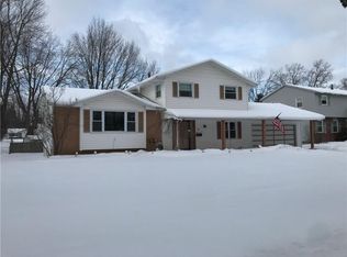 15 Wingate Dr, Rochester, NY 14624