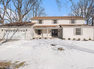 1800 Charm Ct, Rochester Hills, MI 48306