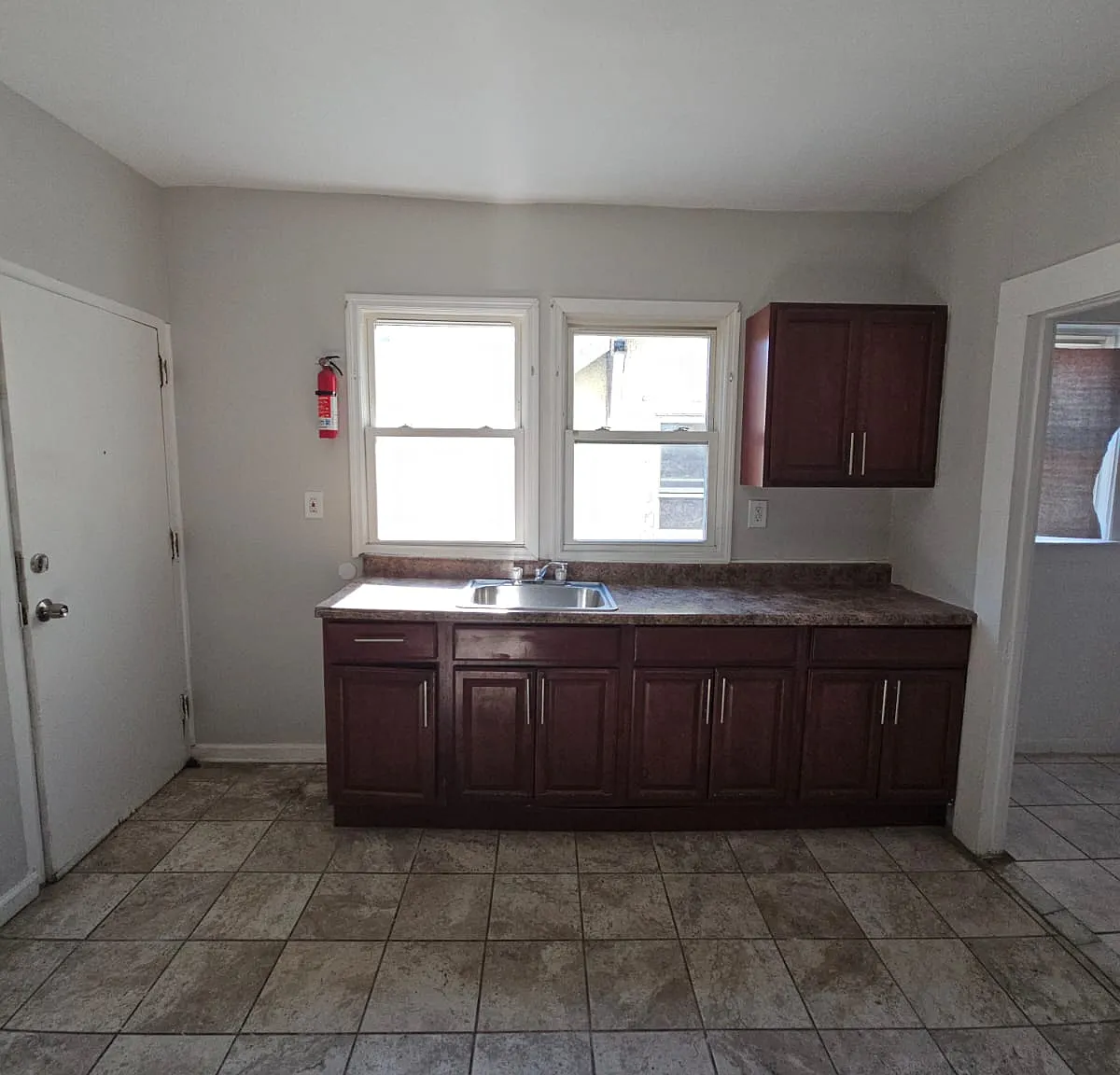4 bed, $2,300 — Photo 1