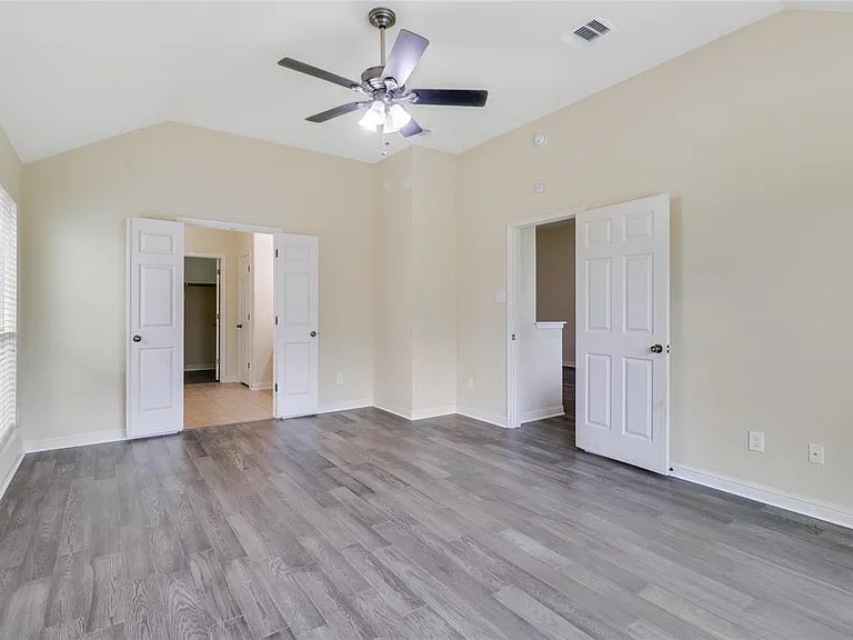 3608 Glastonbury Trl — Photo 16