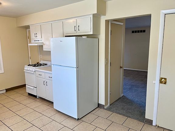 3rd image of 219 Eisenhower Dr #1