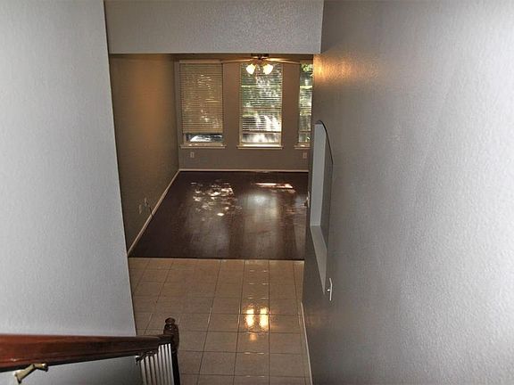 4th image of 2988 Muirfield Dr
