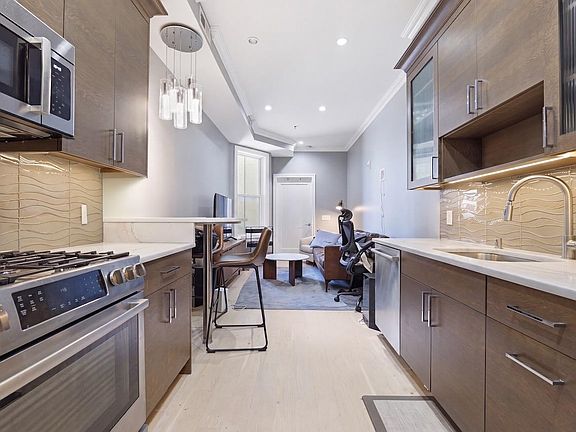 2nd image of 313 Washington St APT 4
