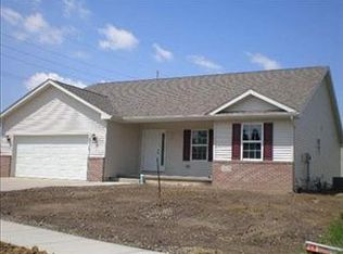 1103 Pine Creek Rd, Valparaiso, IN 46383