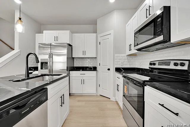 521 Dakota St #102 — Photo 8