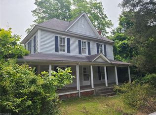 633 Oliver St, Ramseur, NC 27316