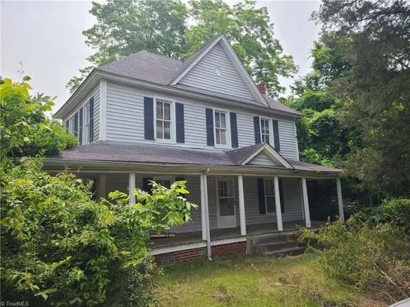633 Oliver St, Ramseur, NC 27316