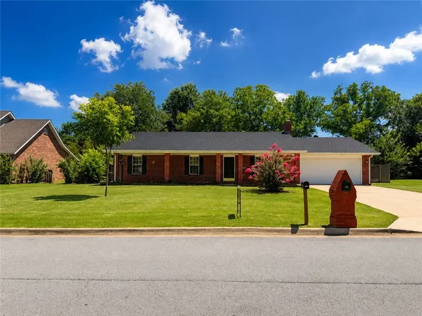201 W Countryside Dr, Farmington, AR 72730