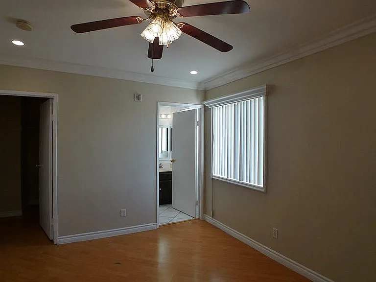 Village Beesan Condos — Photo 61