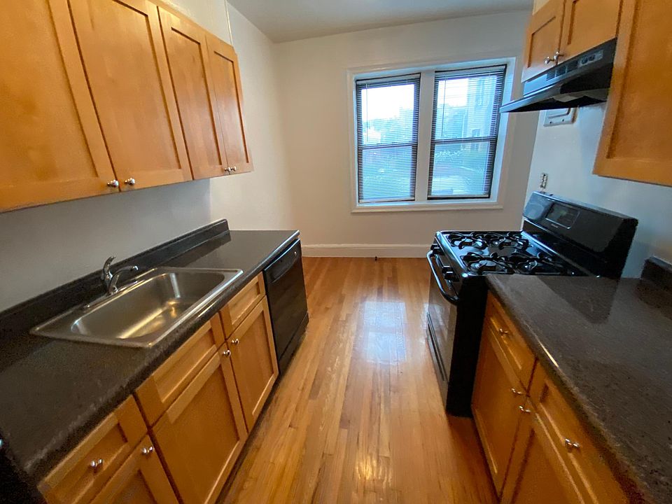 1st image of 4 East Ave #1