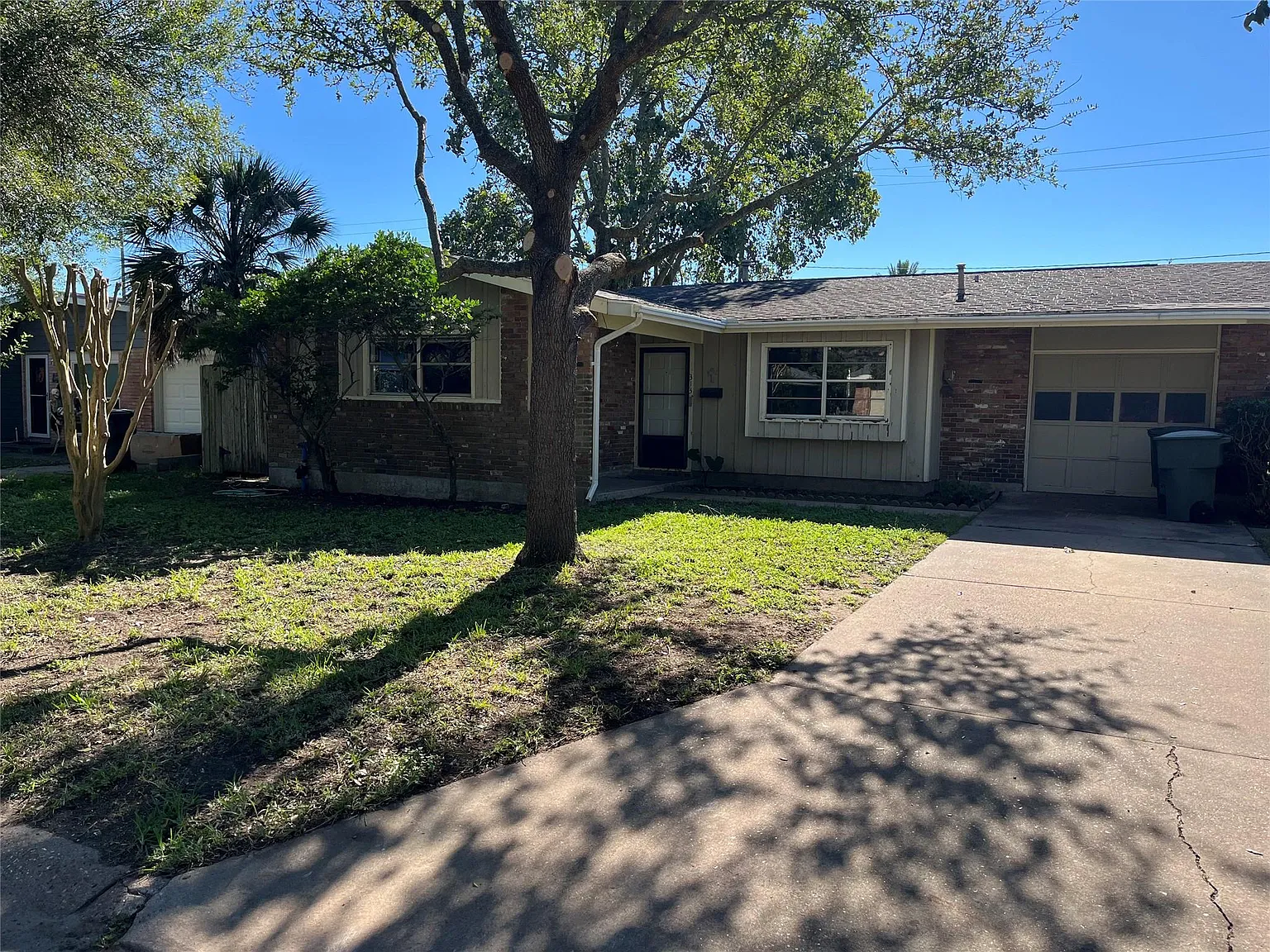3 bed, 1.0 bath, 1134 sqft, $1,800 — Photo 1